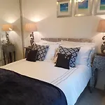 1 Bed Suite, Waterside, Canary Wharf