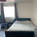 Private Room - Shared Apartment Near The City