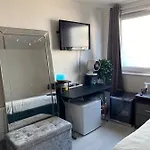 Private Room - Shared Apartment Near The City