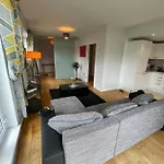 The Reflection Apartment , With River Thames View