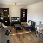 Beautiful Apartment Right Off Of Broadway Market