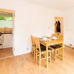 Sootheus - Cosy Surrey Quays Apartment