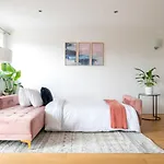 Riverside Two bedroom apartment - Nespresso - Netflix