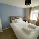 Stunning 3 Bedroom Family House In London, Private Parking And Garden, With Great Transport Links To Central London, The Excel Centre, Canary Wharf, The O2!