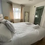 Stunning 3 Bedroom Family House In London, Private Parking And Garden, With Great Transport Links To Central London, The Excel Centre, Canary Wharf, The O2!
