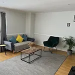 Lovely 2 Bedroom Apartment With Parking Space