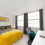 Modern 2 Bedroom Apartment In The Heart Of London