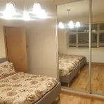 London Luxury 3 Bedroom Flat 1Min Walk From Underground, With Free Parking Sleeps X10