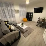 Spacious 2 Bedroom On Tower Bridge