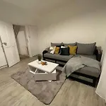 Spacious 2 Bedroom On Tower Bridge