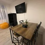 Spacious 2 Bedroom On Tower Bridge