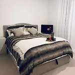 Stunning 1 Bed Luxury Apartment