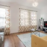 Entire Lovely Family Home With Parking, Wifi, Netflix, Self Check-In