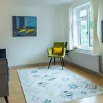 London Bridge 3 Bedroom House With Reception Room, Office And Private Garden