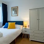 London Bridge 3 Bedroom House With Reception Room, Office And Private Garden