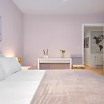 2 Bedroom Luxury Apartment With Balcony