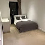 Modern 2 Bed - Olympic Park Stratford