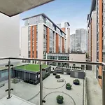 Fully Serviced Two Bed Apartment By Excel & O2