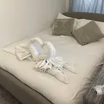 Lovely Spacious Studio Apartment, Separate Kitchen