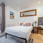 D8 - Canal View Apartment