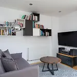 D8 - Canal View Apartment