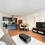 Fully Serviced Two Bed Apartment By Excel & O2
