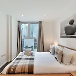 Fully Serviced Two Bed Apartment By Excel & O2