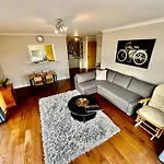 O2 Arena Luxury Flat Sleeps 6 With Parking
