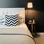 Stunning 1 Bed Garden Apartment