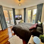 O2 Arena Luxury Flat Sleeps 6 With Parking