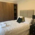 Dockside Sleeps 8, Uber Boat To Canary Wharf In 3 Mins