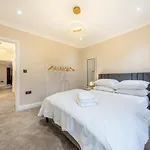 Brand New London Luxury House - Sleeps 8