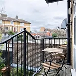 Chic 3 Bed Apartment Near London Bridge With Balcony