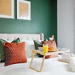 Canary Wharf Apartment