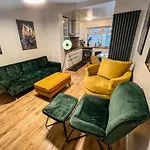 Swanky Townhouse In The Heart Of East London