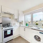 Apartment Near To Tower Bridge With Free Parking & View Of The Shard