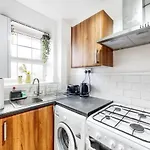 Central & Cosy 2Bd Flat Near Canary Wharf