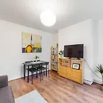 Central & Cosy 2Bd Flat Near Canary Wharf