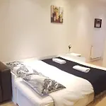 Modern Apartment In Great Location In London