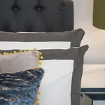 Premier 3 Bed Lux Apartment - Sleeps 8