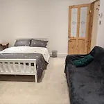 Fully-Equipped Flat In The City Of London