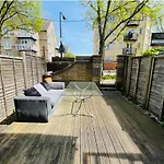 Up To 3 People, Room In A Share House With Private Garden Access