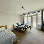 Up To 3 People, Room In A Share House With Private Garden Access