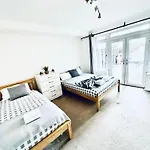 Up To 3 People, Room In A Share House With Private Garden Access