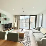 Luxury 2 Bedroom 2 Bathroom Apartment - London City Airport