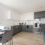 Lovely En-Suite Flat With Balcony And Parking.