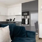 Lovely En-Suite Flat With Balcony And Parking.