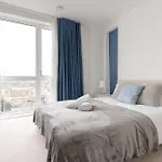 Lovely En-Suite Flat With Balcony And Parking.