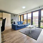 Centrally Located Spacious Flat Near Canary Wharf