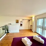 High-Ceiling Flat With Rooftop & Skyline View